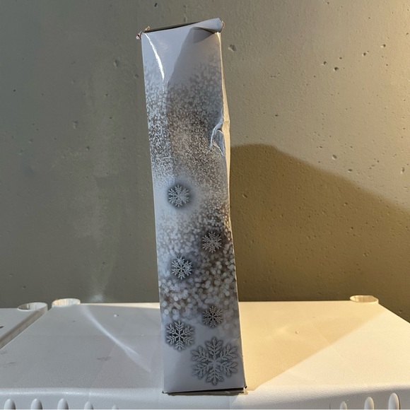 2019 brunette holiday barbie - Picture 6 of 6